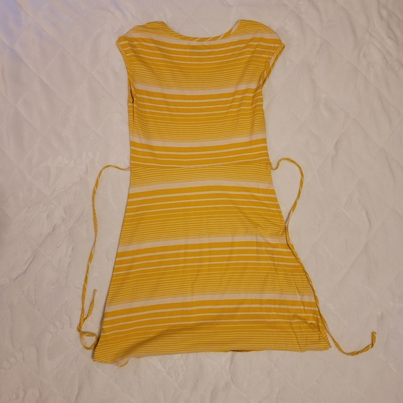 The North Face yellow & white slip on dress - Picture 5 of 8
